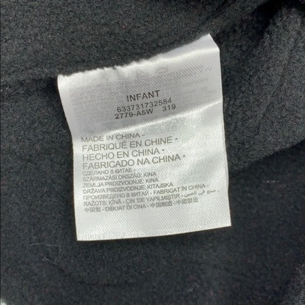 NWT. NIKE Infant Hat & Gloves